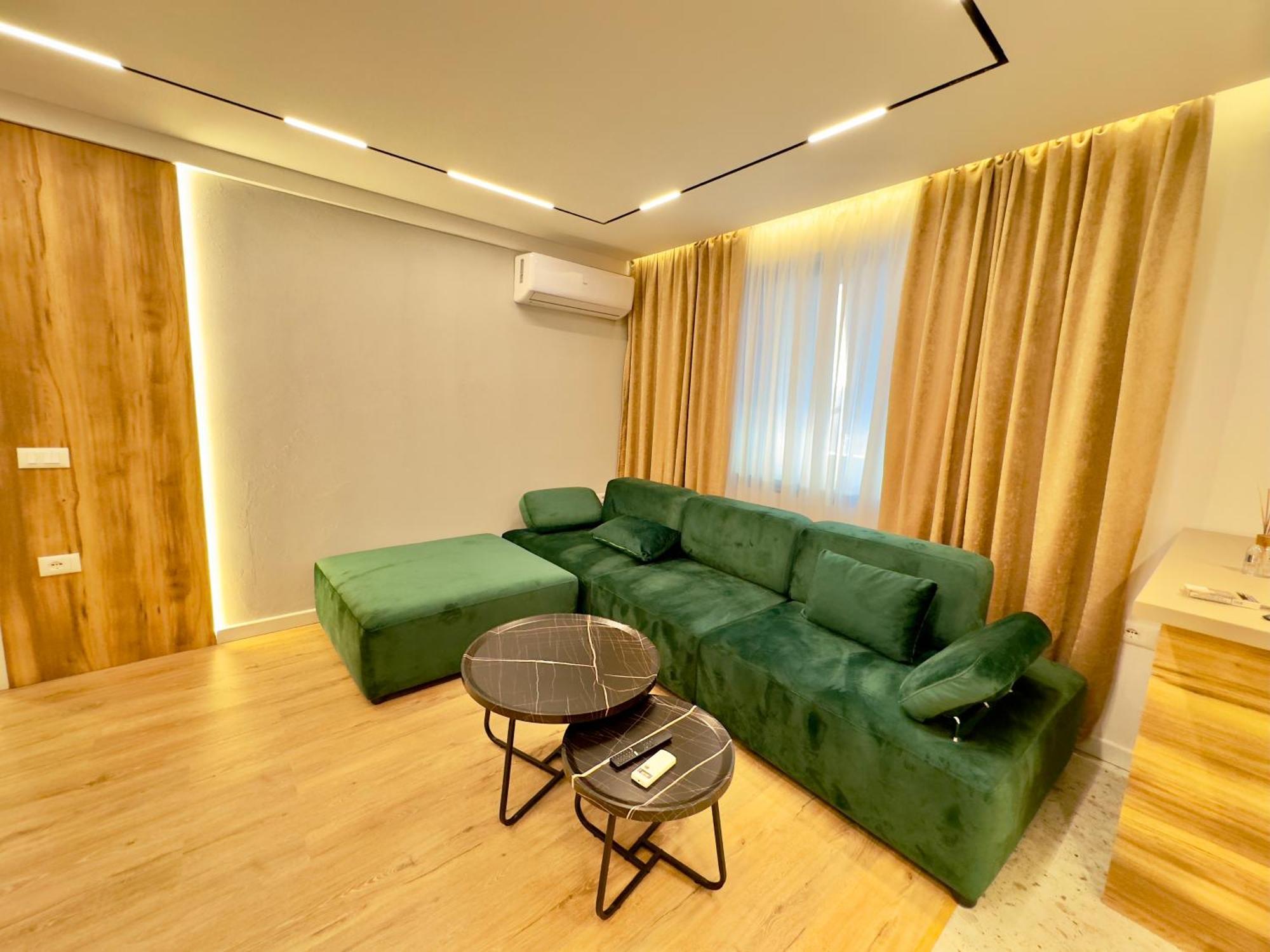 Soinn'S Apartament Тирана Екстериор снимка