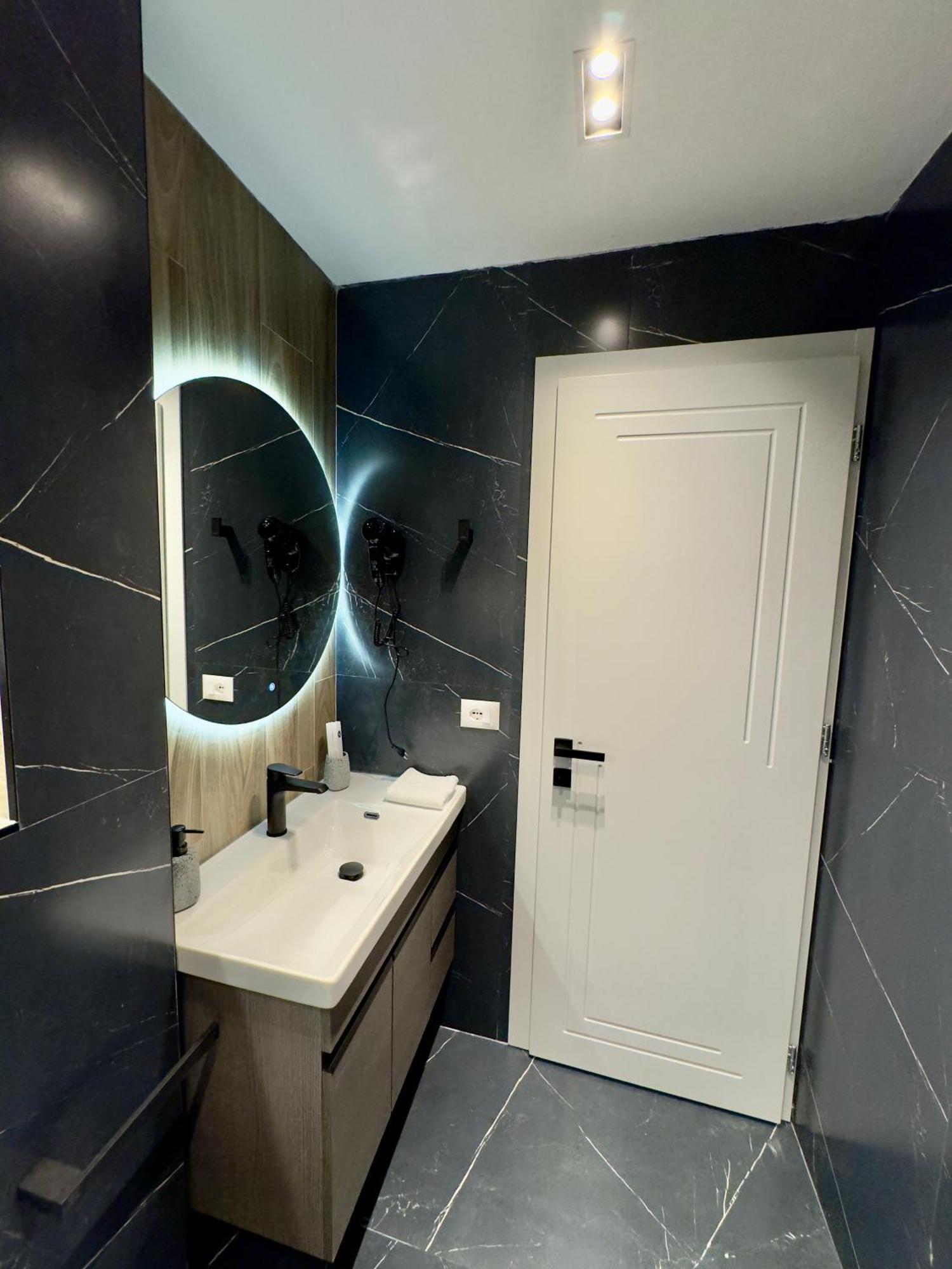 Soinn'S Apartament Тирана Екстериор снимка